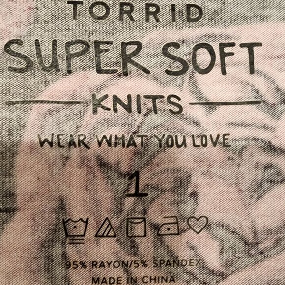 Torrid Super Soft Black & Red Rose Print Long Sleeve Tunic Top Size 1 - Picture 4 of 13